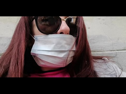 ❤️ Nicoletta o iphetetsa ho moahelani oa hae le pees ka karacheng ea hae (Special Covid19 Italy Quarantine) ☑ ☑